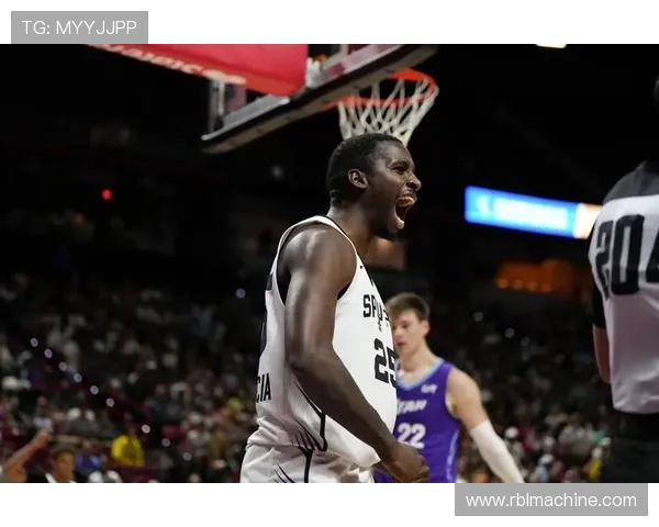 马刺豪取10连胜 文班内线统治力爆发